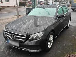 Schwarz Gebraucht 2019 Mercedes E220 Avantgarde Kombi | 27.900 € (Superpreis)