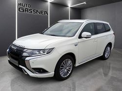 Weiß Gebraucht 2020 Mitsubishi Outlander P-HEV Spirit SUV | 20.990 € (Fairer Preis)