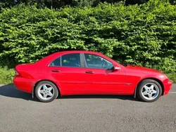 Rot Gebraucht 2003 Mercedes C180 Classic Limousine | 1.000 €