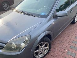 Grau Gebraucht 2005 Opel Astra GTC Coupé | 1.950 € (Teuer)