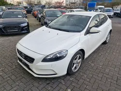 Weiß Gebraucht 2014 Volvo V40 Kinetic Kombi | 7.950 € (Guter Preis)