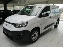 Weiß Gebraucht 2023 Fiat e-Doblò Van / Kleinbus | 26.168 € (Fairer Preis)