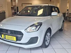 Weiß Gebraucht 2021 Suzuki Swift Club Kleinwagen | 12.990 € (Guter Preis)