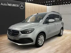 Helvinsilber Gebraucht 2023 Mercedes 180 Progressive Limousine | 27.990 € (Fairer Preis)