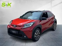 Chili red / night sky black (schwarz) Neu 2025 Toyota Aygo Team Kleinwagen | 18.980 €