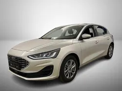 Silver metallic Gebraucht 2023 Ford Focus Titanium Limousine | 18.999 € (Superpreis)