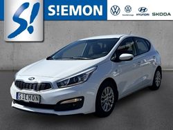 Weiß Gebraucht 2018 Kia Ceed DREAM-TEAM Edition Limousine | 12.930 € (Fairer Preis)