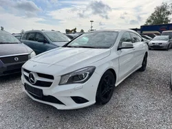 Weiß Gebraucht 2015 Mercedes CLA200 Limousine | 10.990 € (Fairer Preis)
