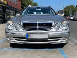 Silber Gebraucht 2005 Mercedes E320 Kombi | 18.000 €