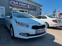 Weiß Gebraucht 2014 Kia Ceed Sportswagon FIFA World Cup Edition Kombi | 10.999 € (Etwas zu teuer)