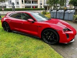 Rot Gebraucht 2022 Porsche Taycan GTS Sport Turismo Limousine | 84.500 € (Etwas zu teuer)