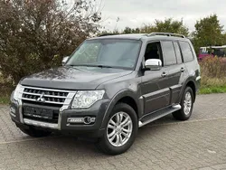 Mineralgrau (m) Gebraucht 2018 Mitsubishi Pajero Top SUV | 34.800 € (Teuer)
