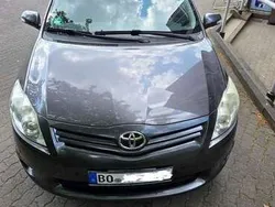 Grau Gebraucht 2012 Toyota Auris Executive Limousine | 7.000 € (Fairer Preis)