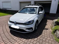 Weiß Gebraucht 2019 VW Golf VII Highline Kombi | 17.800 € (Fairer Preis)