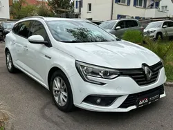 Weiß Gebraucht 2017 Renault Mégane IV Intens Limousine | 6.999 €