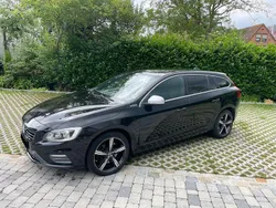 Schwarz Gebraucht 2017 Volvo V60 R-Design Kombi | 20.390 € (Etwas zu teuer)
