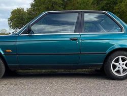 Grün Gebraucht 1990 BMW 316 Coupé | 9.900 €