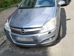 Grau Gebraucht 2009 Opel Astra Innovation Kombi | 2.000 € (Guter Preis)