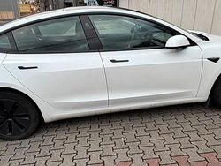 Weiß Gebraucht 2023 Tesla Model 3 Standard Range Limousine | 31.800 € (Etwas zu teuer)