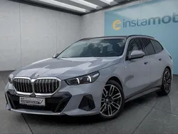 Grau Gebraucht 2024 BMW 520 Kombi | 51.949 € (Guter Preis)