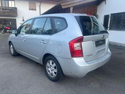 Silber Gebraucht 2009 Kia Carens Basis Van / Kleinbus | 1.990 € (Fairer Preis)