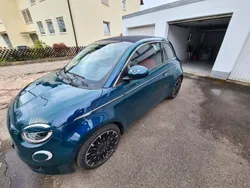 Grün Gebraucht 2023 Fiat 500e La Prima Cabrio | 26.200 € (Etwas zu teuer)