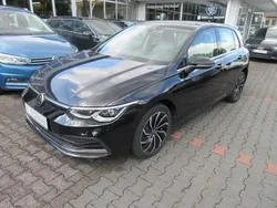 Deep black perleffekt Gebraucht 2022 VW Golf VIII Style Limousine | 25.988 € (Fairer Preis)