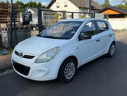 Weiß Gebraucht 2011 Hyundai i20 Comfort Limousine | 3.299 € (Fairer Preis)