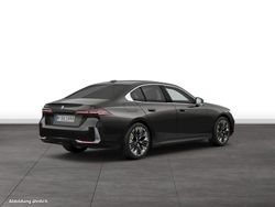 Grau Gebraucht 2024 BMW 520 Limousine | 62.940 € (Fairer Preis)