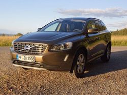 Braun Gebraucht 2017 Volvo XC60 Momentum SUV | 22.500 € (Fairer Preis)