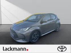 Bronze Gebraucht 2021 Toyota Yaris Hybrid Club Limousine | 17.990 € (Fairer Preis)