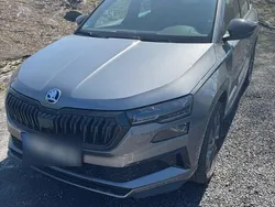 Grau Gebraucht 2024 Skoda Karoq SportLine SUV | 38.000 € (Fairer Preis)