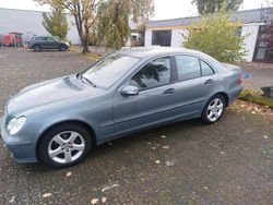 Grau Gebraucht 2006 Mercedes C180 Limousine | 4.350 € (Etwas zu teuer)