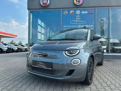 Grau Gebraucht 2023 Fiat 500e La Prima | 27.965 €