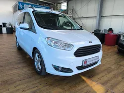Weiß Gebraucht 2017 Ford Tourneo Courier Titanium Van / Kleinbus | 7.750 € (Guter Preis)