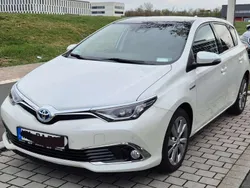Weiß Gebraucht 2018 Toyota Auris Hybrid Executive Limousine | 16.499 € (Fairer Preis)