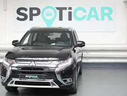 Schwarz Gebraucht 2021 Mitsubishi Outlander P-HEV Top SUV | 25.990 € (Fairer Preis)