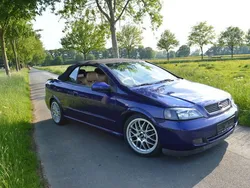 Blau Gebraucht 2002 Opel Astra Cabriolet Edition Cabrio | 5.555 €