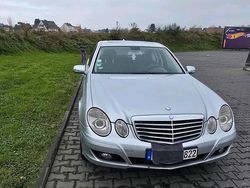Grau Gebraucht 2006 Mercedes E220 Limousine | 3.600 €