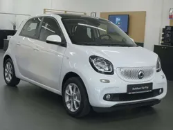 Karosserie in white Gebraucht 2019 Smart ForFour Passion Kleinwagen | 12.490 € (Etwas zu teuer)