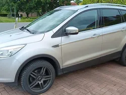 Grau Gebraucht 2016 Ford Kuga SUV | 10.990 € (Guter Preis)