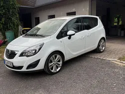 Weiß Gebraucht 2011 Opel Meriva Edition Van / Kleinbus | 6.400 € (Fairer Preis)