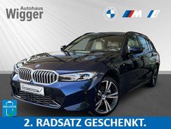 Blau Gebraucht 2024 BMW 330e M Sport Kombi | 45.400 € (Fairer Preis)