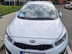 Weiß Gebraucht 2016 Kia Ceed Kleinwagen | 6.500 € (Guter Preis)