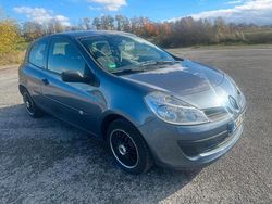 Grau Gebraucht 2006 Renault Clio III Kleinwagen | 1.950 € (Etwas zu teuer)