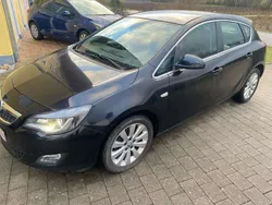 Schwarz Gebraucht 2010 Opel Astra Cosmo Limousine | 2.700 € (Etwas zu teuer)