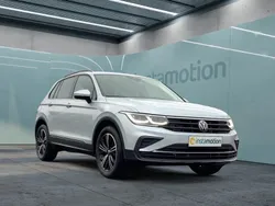 Silber Gebraucht 2024 VW Tiguan Life SUV | 33.150 € (Fairer Preis)