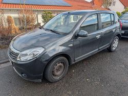 Grau Gebraucht 2011 Dacia Sandero Lauréate Limousine | 1.850 € (Guter Preis)