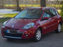 Rot Gebraucht 2009 Renault Clio GrandTour Dynamique Kombi | 3.690 € (Teuer)