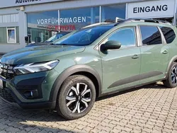 Safarigrün Gebraucht 2024 Dacia Jogger Expression Van / Kleinbus | 24.880 € (Guter Preis)